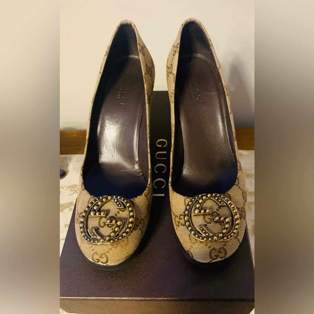 Authentic Womens Gucci Canvas GGs, Studded Interlocking G emblem.